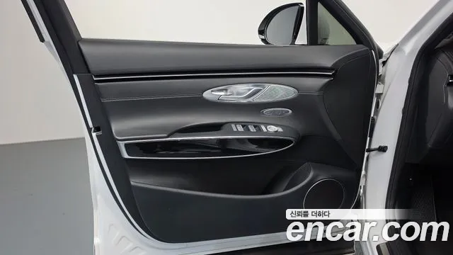 Genesis GV70 — Фото автомобиля 13