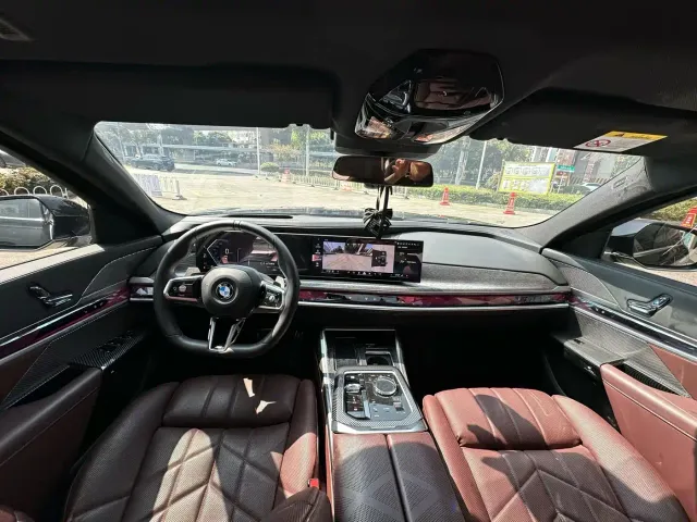 BMW 7 Series — Фото автомобиля 6