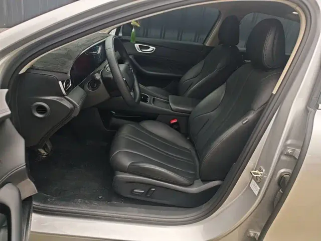 Roewe D7 — Фото автомобиля 14