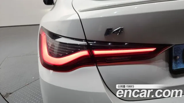 BMW i4 — Фото автомобиля 23