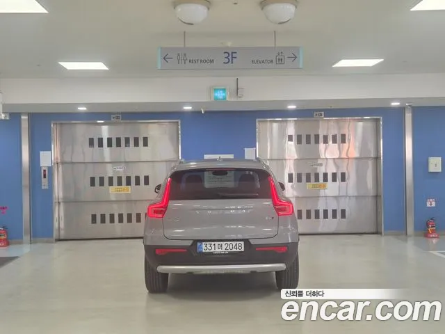 Volvo XC40 — Фото автомобиля 4