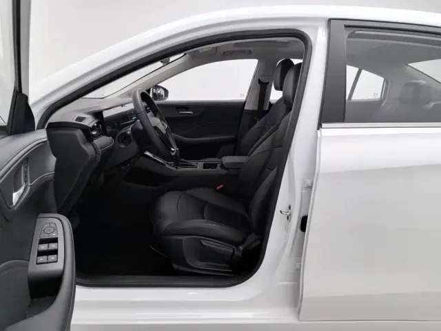 Roewe i5 — Фото автомобиля 10