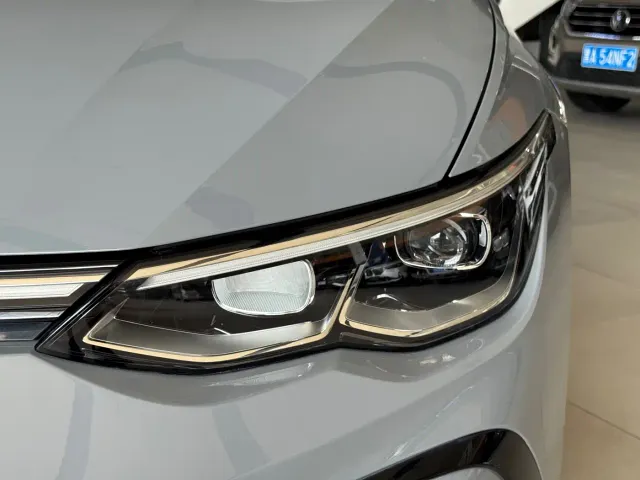 Volkswagen Golf — Фото автомобиля 3