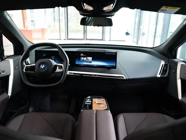 BMW iX — Фото автомобиля 15