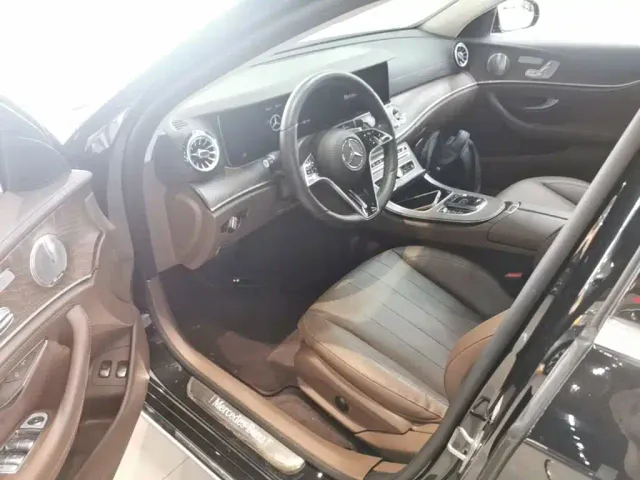 Mercedes-Benz E-Class — Фото автомобиля 15