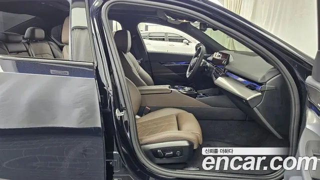 BMW 5-Series 5 серия (G60) 523d M Sport — Фото автомобиля 4