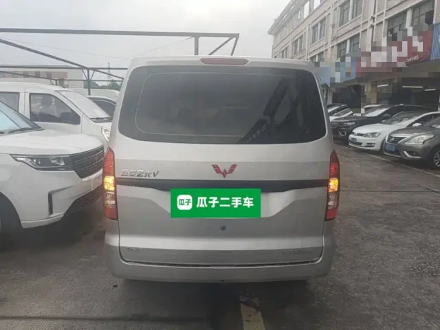 Wuling Hongguang V — Фото автомобиля 5