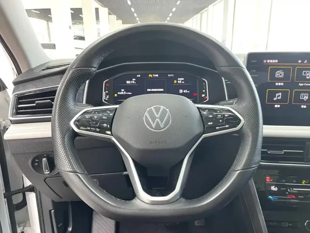 Volkswagen Tiguan L — Фото автомобиля 8