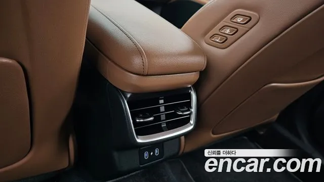 Hyundai Grandeur Grandeur (GN7) 2.5 Бензин 2WD — Фото автомобиля 19