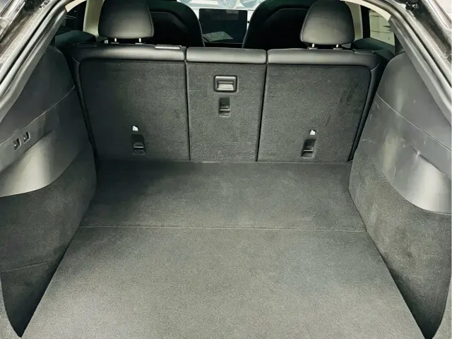 Tesla Model Y — Фото автомобиля 17