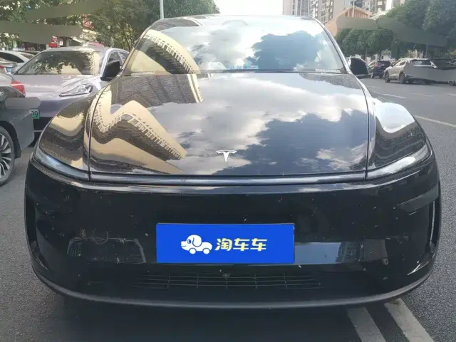 Tesla Model Y — Фото автомобиля 2