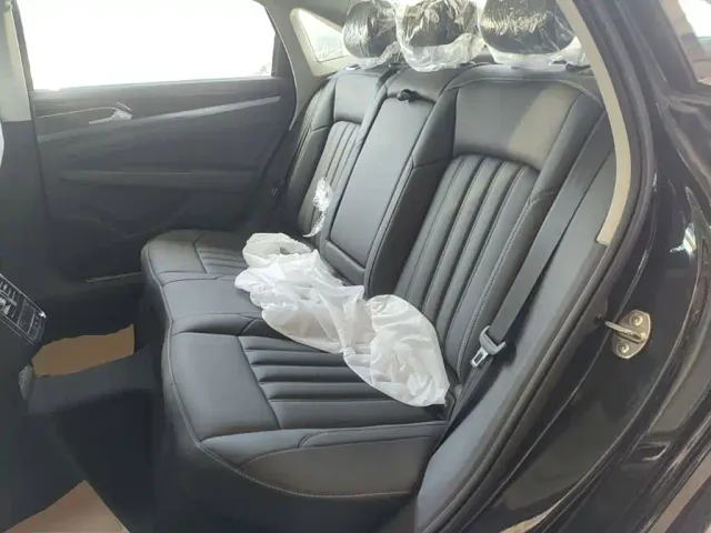 Volkswagen Passat — Фото автомобиля 16