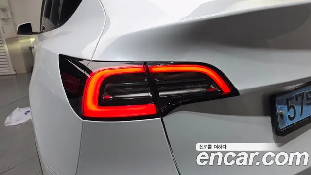 Tesla Model Y — Фото автомобиля 22