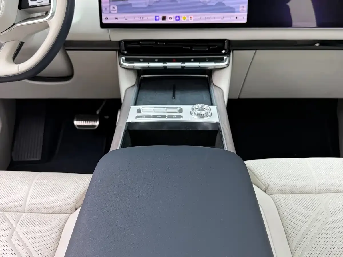 ZEEKR Zeekr 9X 2025 Model Gloss Black Edition — Фото автомобиля 9