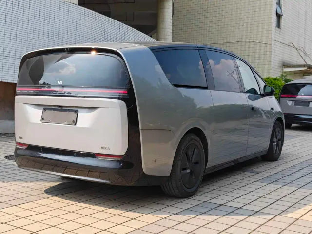 Li Auto MEGA — Фото автомобиля 6