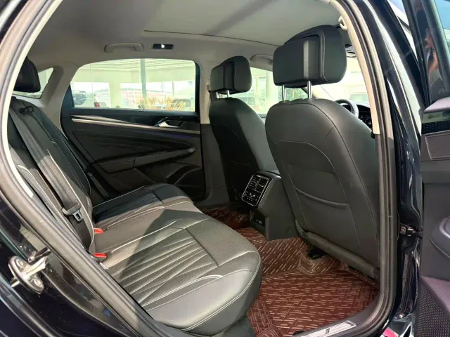Volkswagen Passat — Фото автомобиля 7
