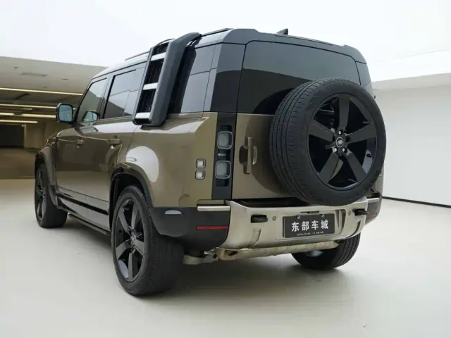 Land Rover Defender — Фото автомобиля 4