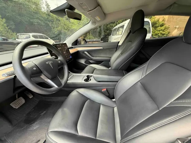 Tesla Model 3 — Фото автомобиля 5