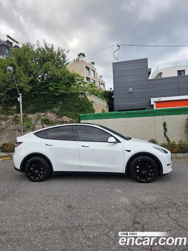 Tesla Model Y — Фото автомобиля 5