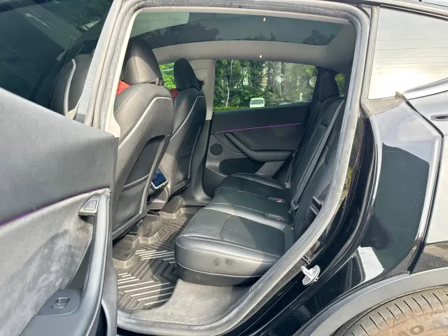 Tesla Model Y — Фото автомобиля 10