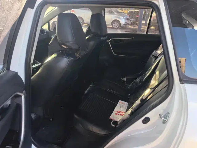 Toyota RAV4 — Фото автомобиля 11