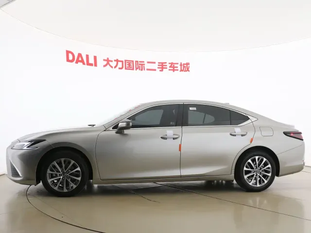 Lexus ES — Фото автомобиля 4