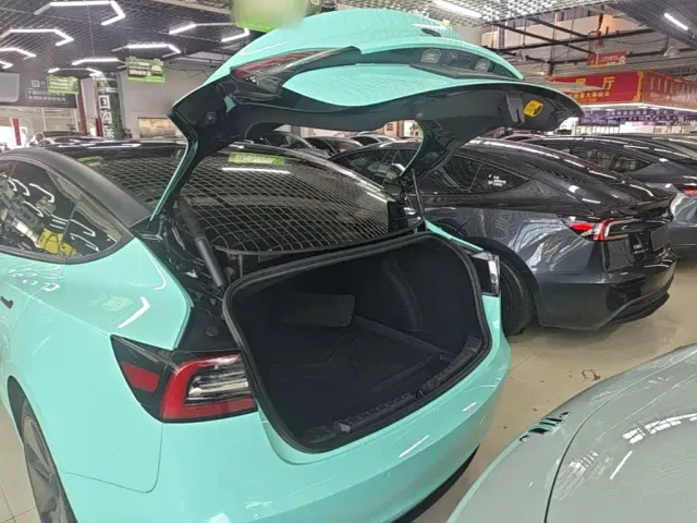 Tesla Model 3 — Фото автомобиля 18