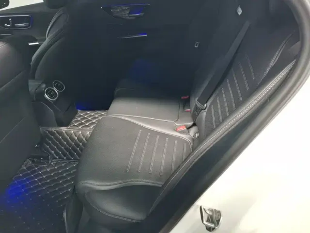 Mercedes-Benz C-Class — Фото автомобиля 16