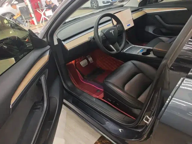 Tesla Model 3 — Фото автомобиля 14