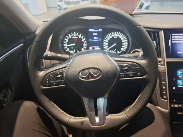 Infiniti Q50L — Фото автомобиля 10