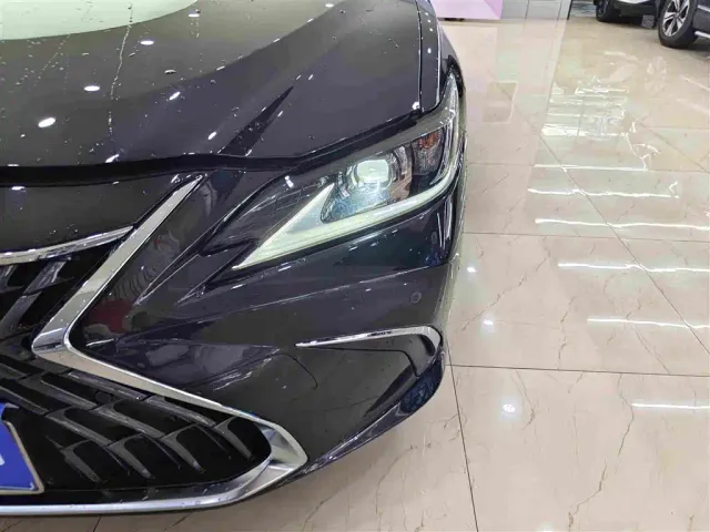 Lexus ES — Фото автомобиля 11