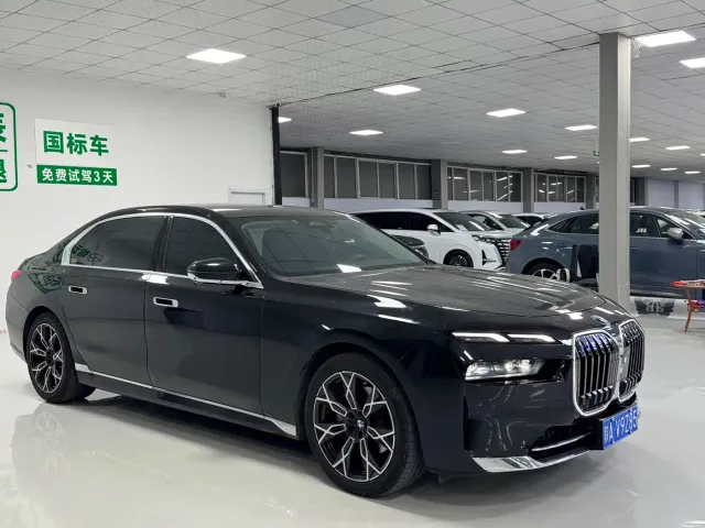 BMW 7 Series — Фото автомобиля 3