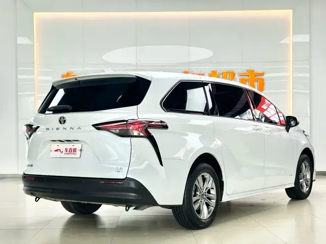 Toyota Sienna — Фото автомобиля 5