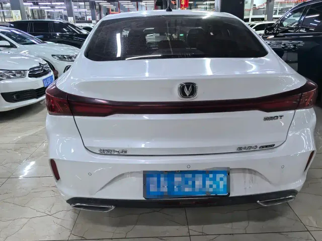 Changan Eado — Фото автомобиля 4