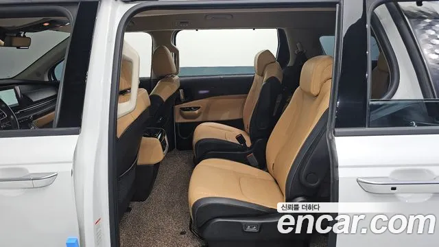 Kia Carnival Generation 4 — Фото автомобиля 22