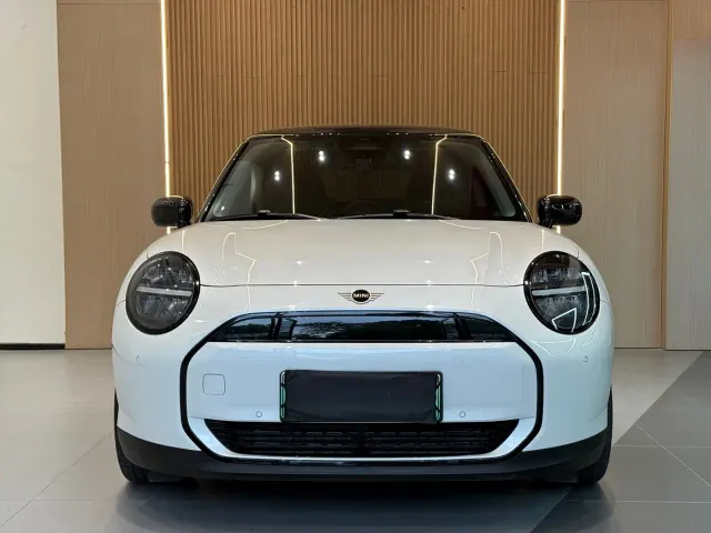 MINI Electric MINI ACEMAN — Фото автомобиля 2