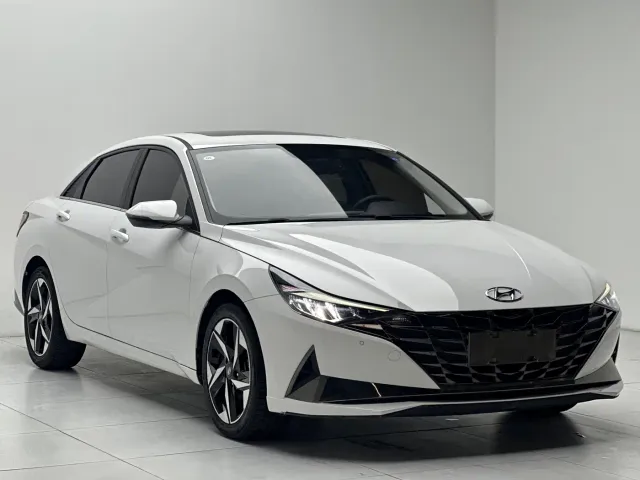 Hyundai Elantra — Фото автомобиля 3