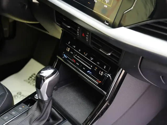 Volkswagen Passat — Фото автомобиля 15