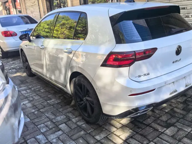 Volkswagen Golf — Фото автомобиля 9