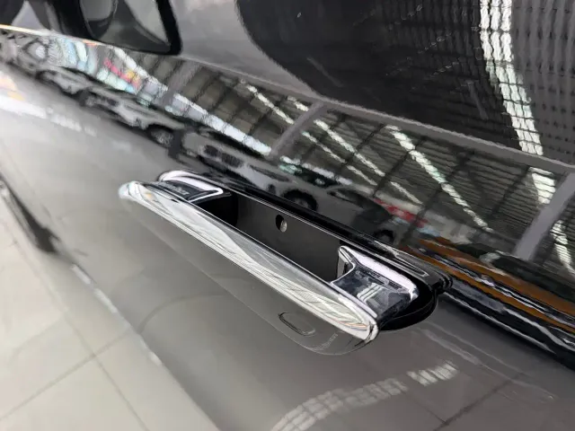 Mercedes-Benz E-Class — Фото автомобиля 13