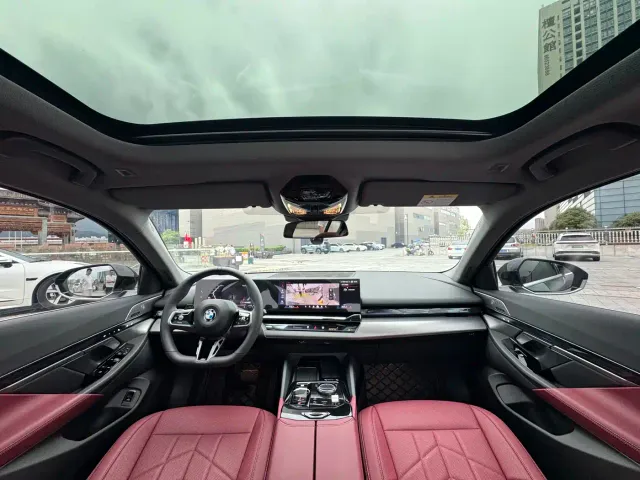 BMW 5 Series — Фото автомобиля 16