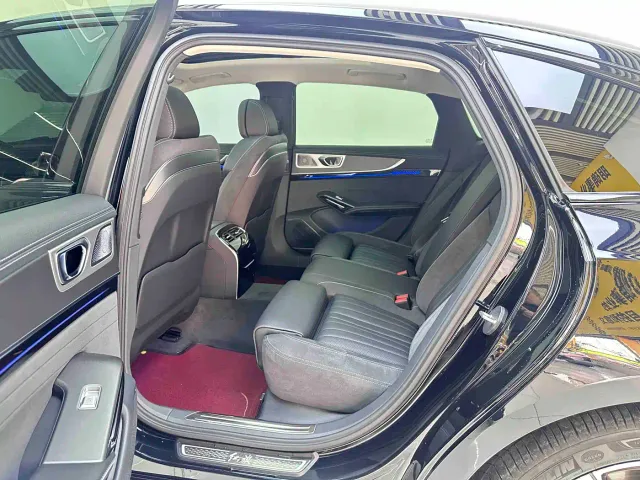 Hongqi H9 — Фото автомобиля 13