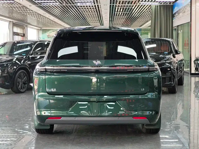 Li Auto L8 — Фото автомобиля 16