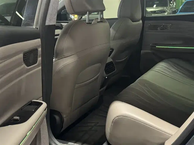 Geely Galaxy Xingyao 8 — Фото автомобиля 6