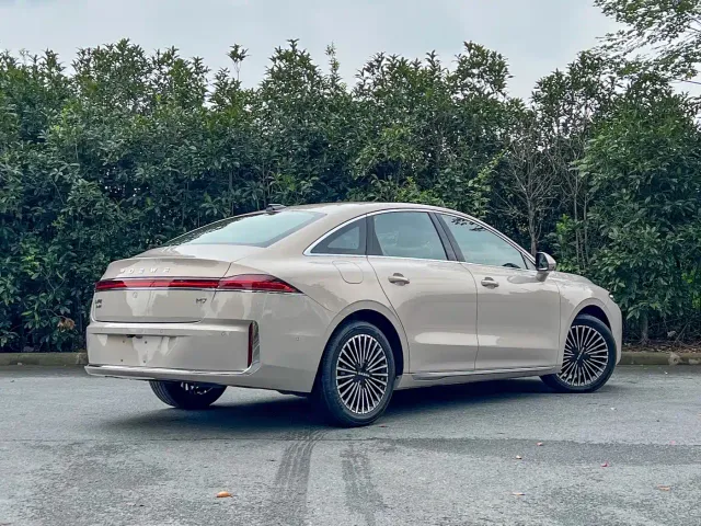 Roewe M7 DMH — Фото автомобиля 4