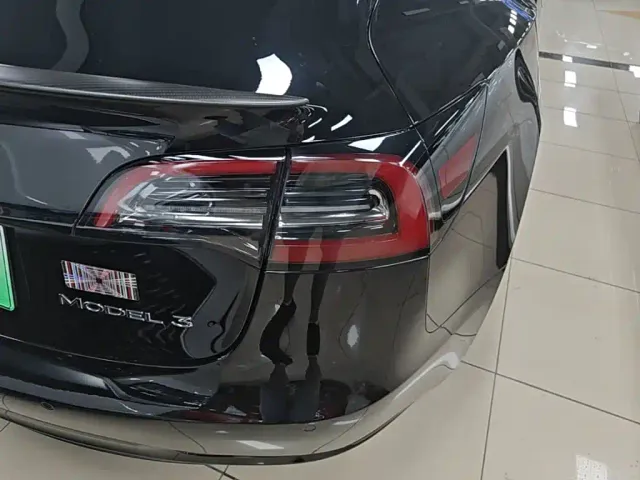 Tesla Model 3 — Фото автомобиля 7