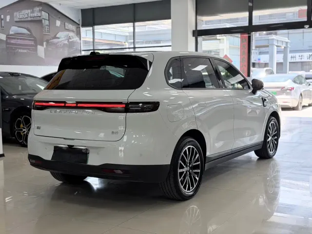 Leapmotor B10 — Фото автомобиля 4