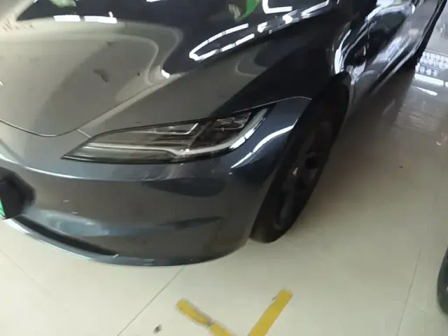 Tesla Model 3 — Фото автомобиля 23