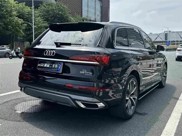 Audi Q7 — Фото автомобиля 7