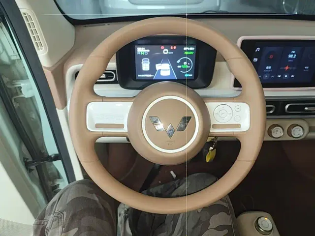 Wuling Hongguang Mini EV — Фото автомобиля 10